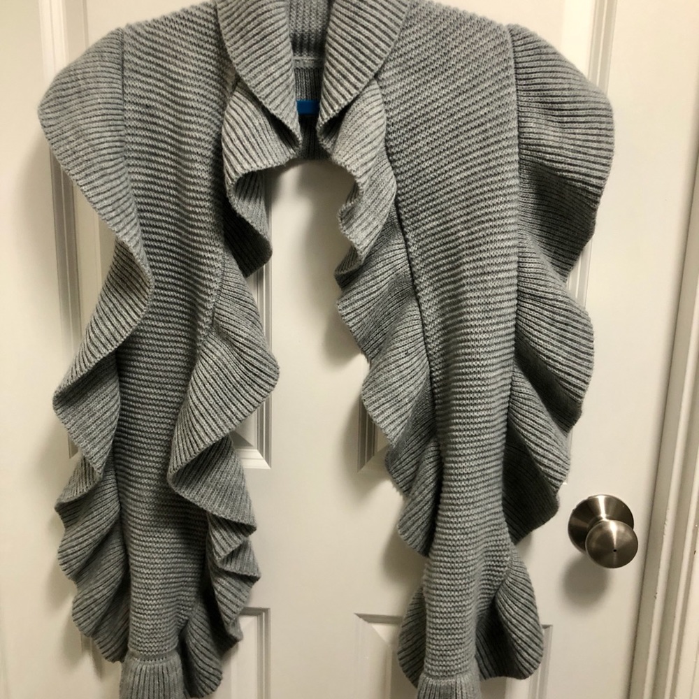 Last Chance! scarf with ruffles